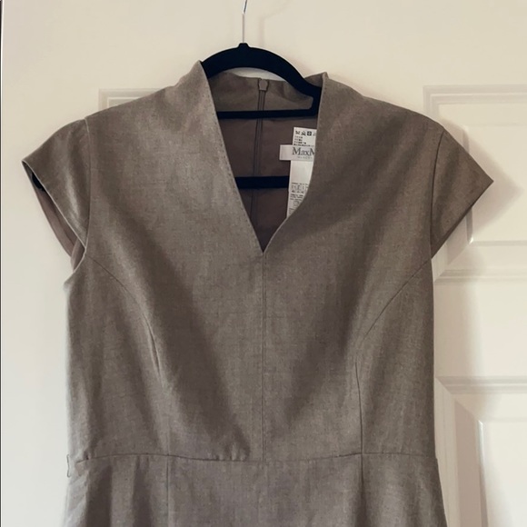 EUC Beautiful MaxMara Dress - 100% Virgin Wool - 8 - Cap Sleeves, V-Neck, Sheath - Picture 6 of 11